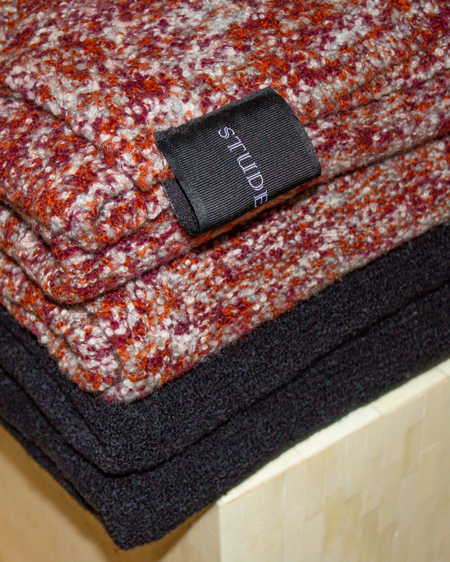 Clouded Bouclé Cashmere Blanket in Berry