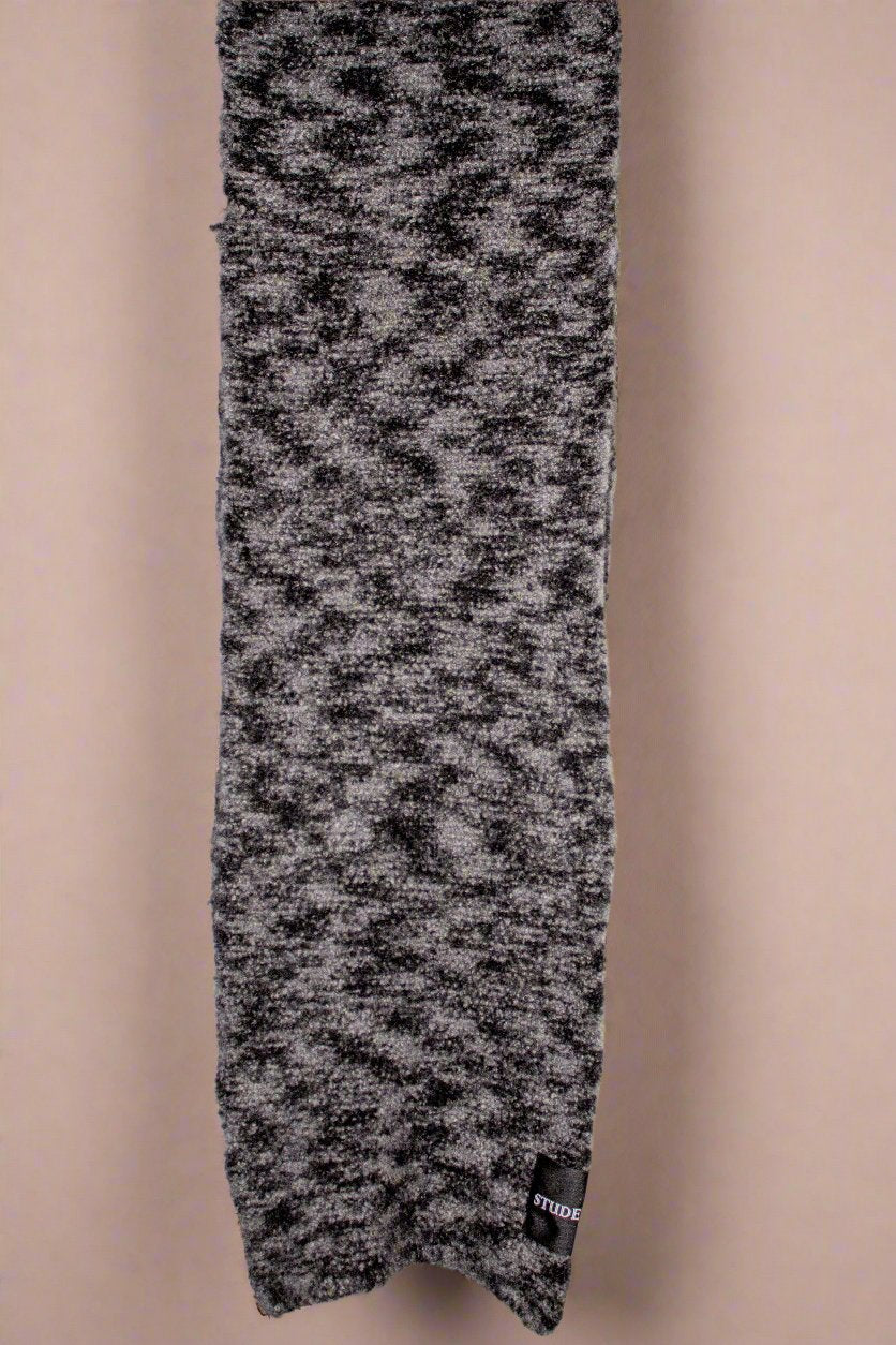 Clouded Bouclé Cashmere Scarf in Charcoal