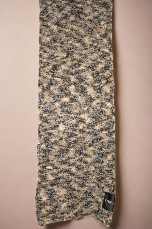 Clouded Bouclé Cashmere Scarf in Snow Leopard