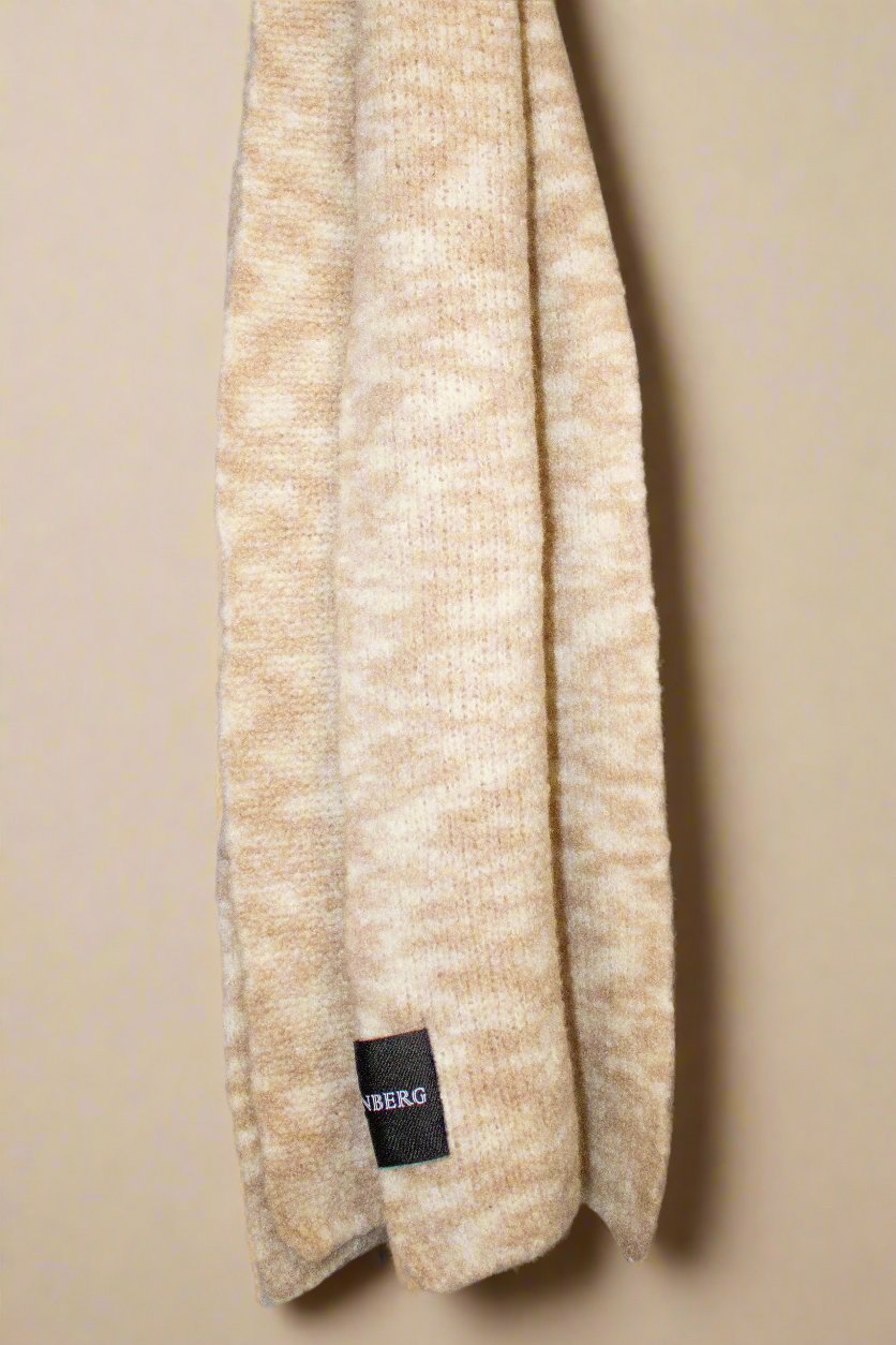 Clouded Bouclé Cashmere Scarf in Winter Bloom